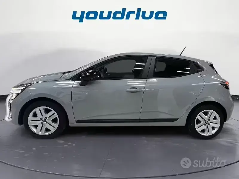 Uusi Renault Clio V Evolution 101 HP (74 kW) 2025 Harmaa Viistoperä