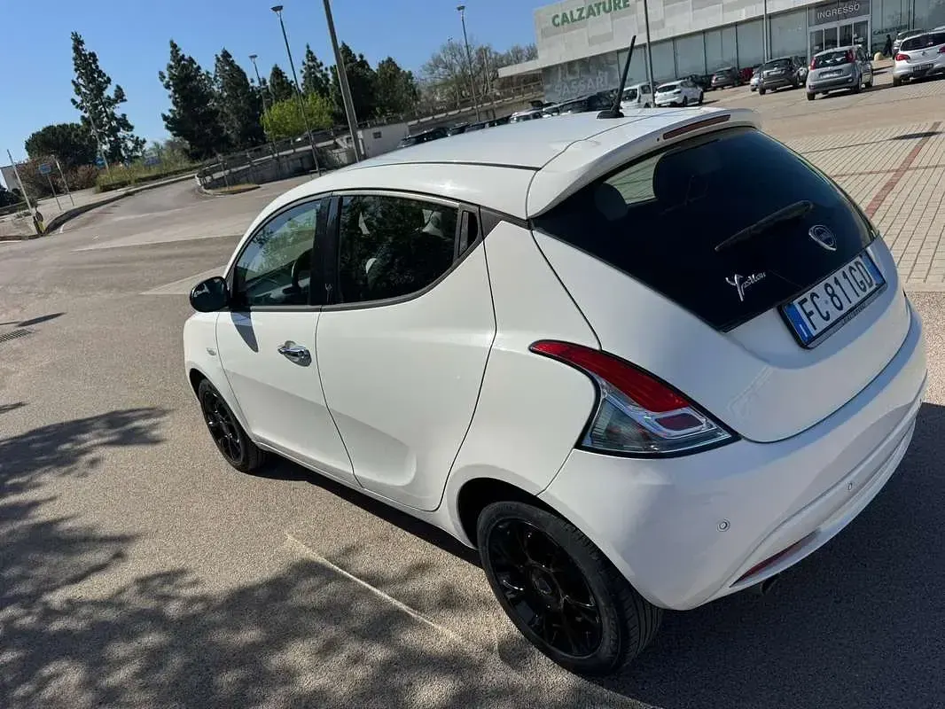 Usata Lancia Ypsilon S 95 CV (69 kW) 2016 Bianco Utilitaria