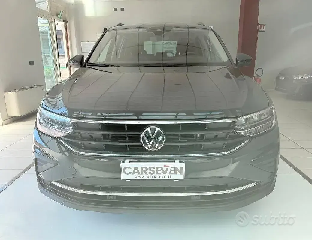 Usata VW Tiguan Life 150 CV (110 kW) 2023 Grigio SUV
