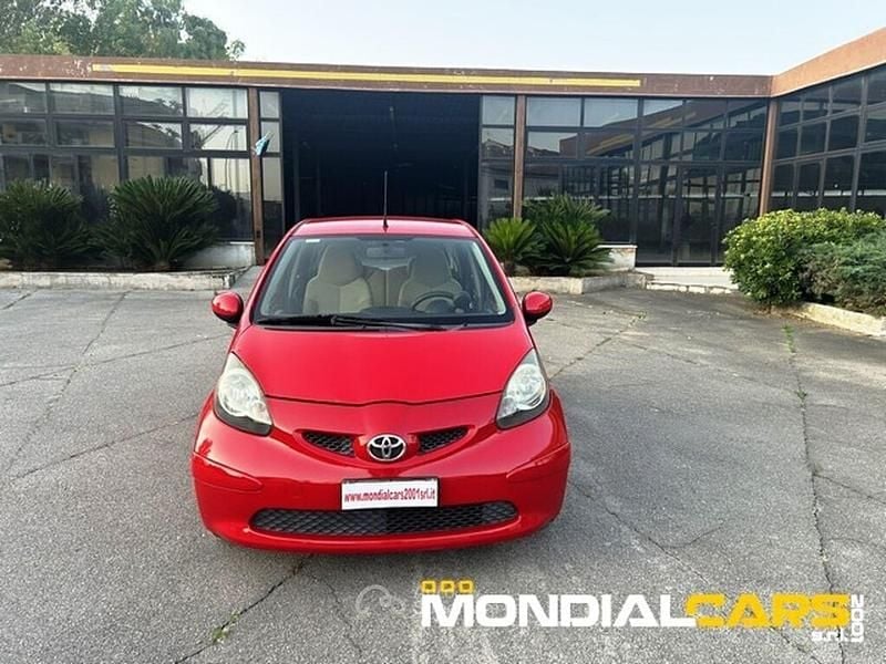 Usata Toyota Aygo Sol 54 CV (39 kW) 2007 Rosso Utilitaria