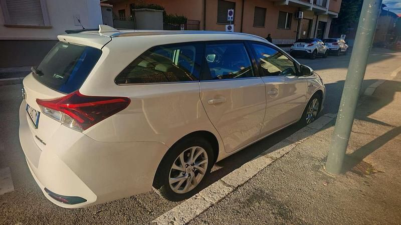 Bianco Usata 2016 Toyota Auris Touring Sports Active Station wagon | 12.500 € (Molto cara) - Immagine 1/4