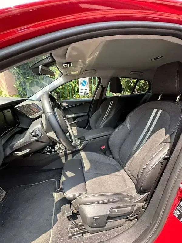 Usata BMW 118 Sport Line 140 CV (102 kW) 2020 Rosso Utilitaria