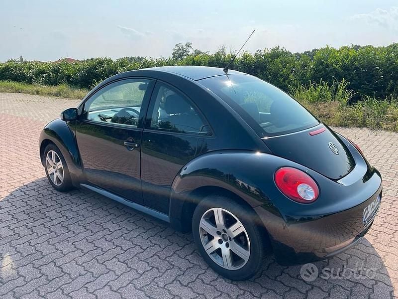 Usata VW New Beetle 105 CV (77 kW) 2008 Nero Utilitaria