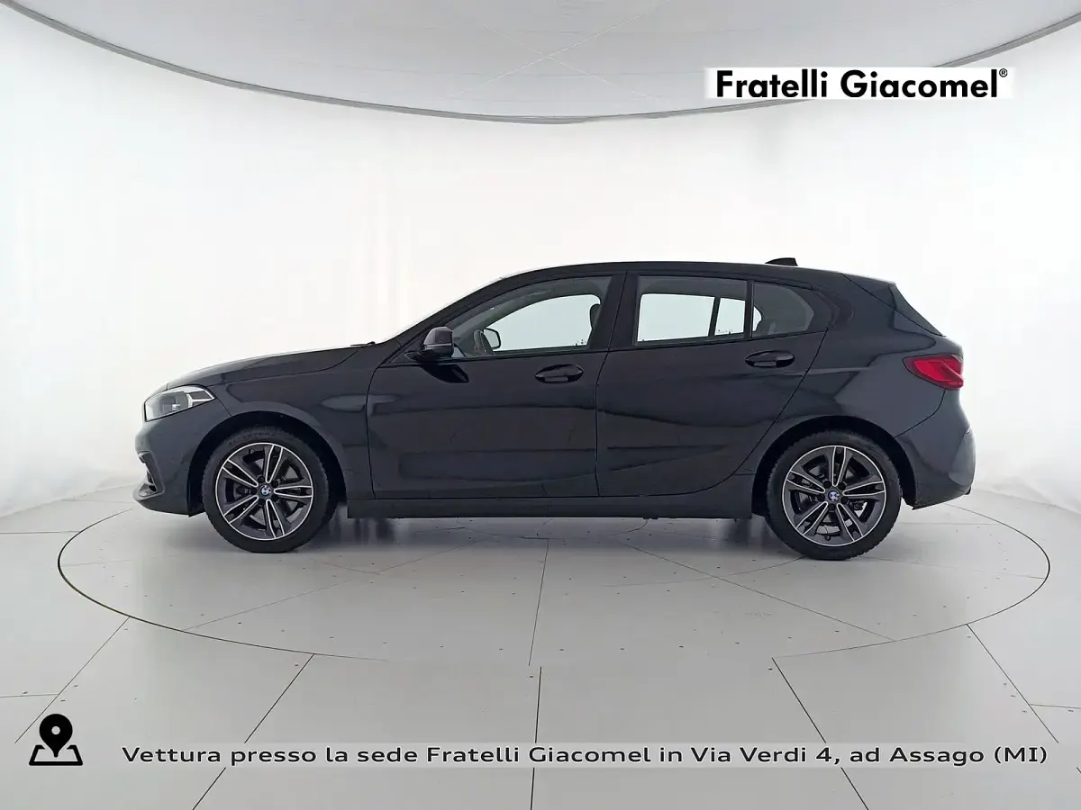 Begagnad BMW 118 Sport Line 140 HK (102 kW) 2020 Grå Halvkombi