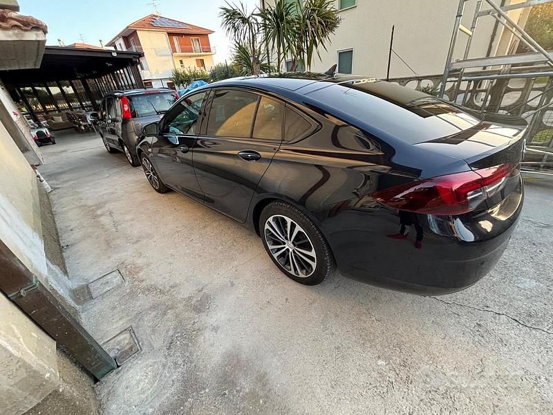 Usata Opel Insignia 110 CV (80 kW) 2019 Berlina