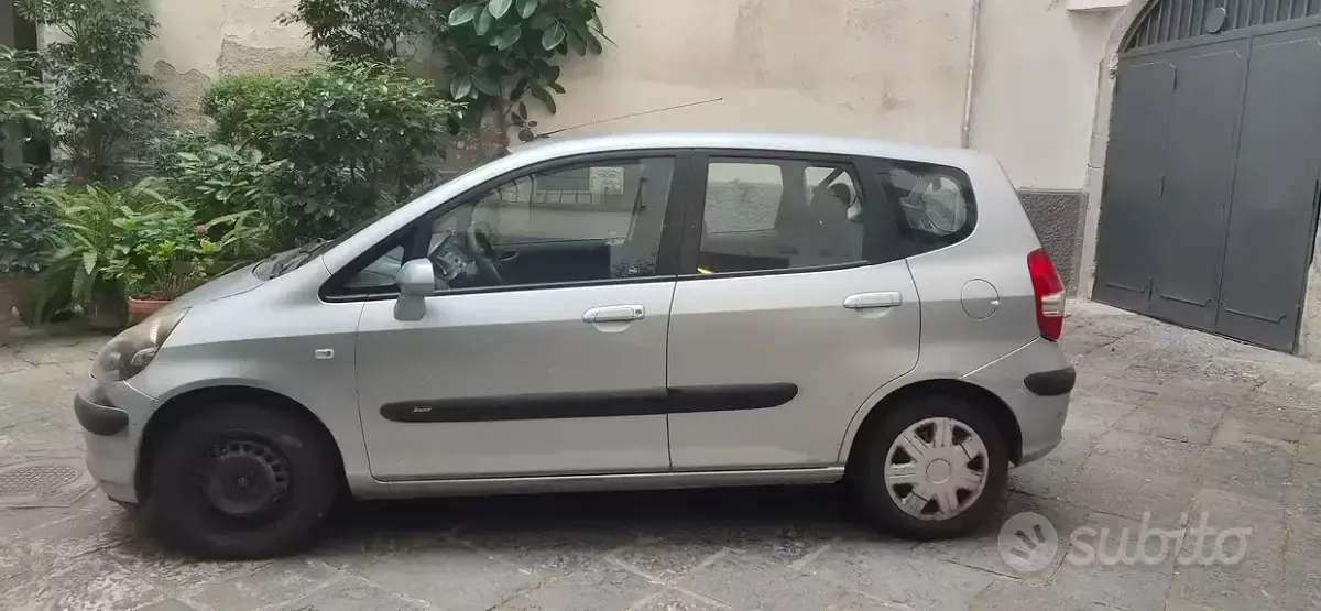 Usata Honda Jazz 78 CV (57 kW) 2004 Grigio Utilitaria