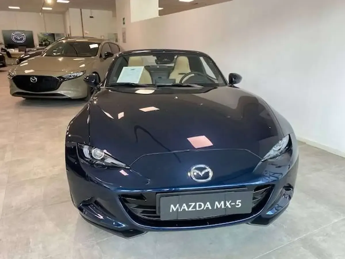 Nuova Mazda MX5 Kazari 132 CV (97 kW) 2026 Deep crystal blue Cabrio