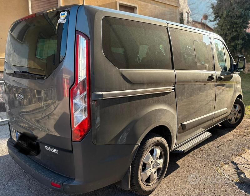 Begagnad Ford T 2016 Grå Minibuss