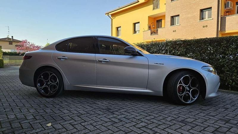 Usata Alfa Romeo Giulia Veloce 211 CV (155 kW) 2020 Argento Berlina