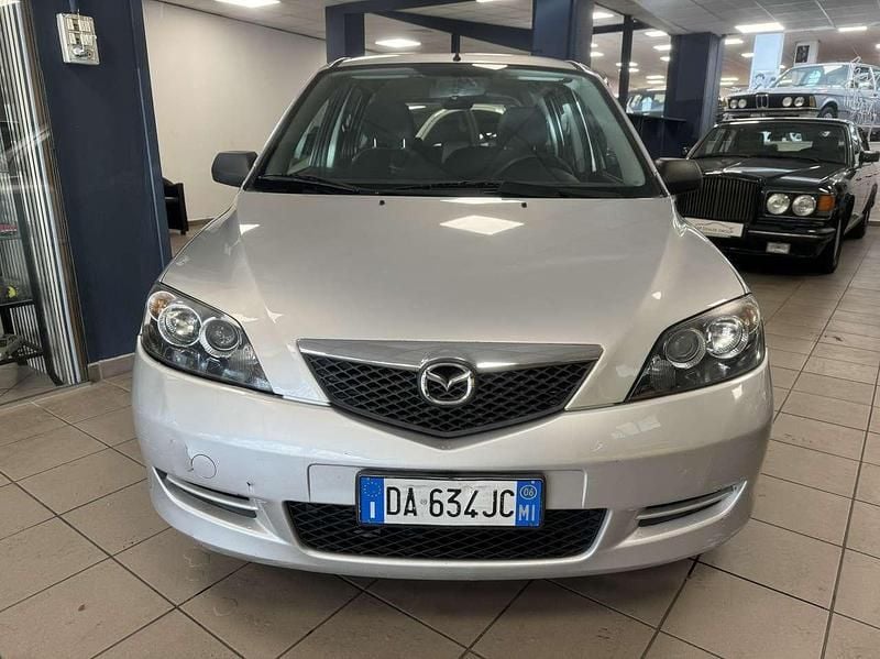 Usata Mazda 2 Style 75 CV (55 kW) 2006 Argento Utilitaria