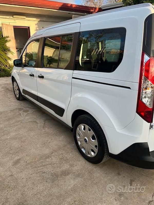 Usata Ford Tourneo 120 CV (88 kW) 2020 Bianco Station wagon