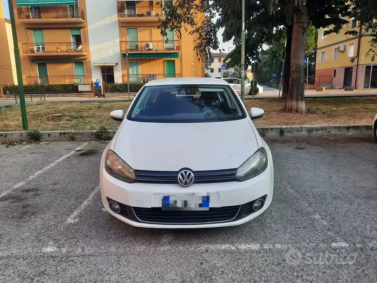 Usata VW Golf VI 105 CV (77 kW) 2011 Bianco Berlina