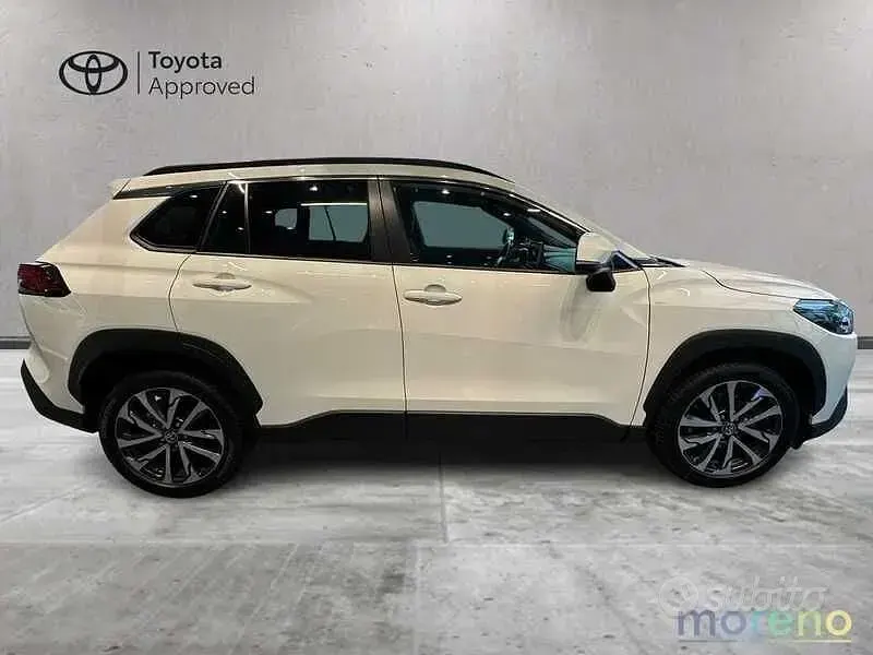 Usata Toyota Corolla Cross Lounge 198 CV (145 kW) 2023 Bianco SUV