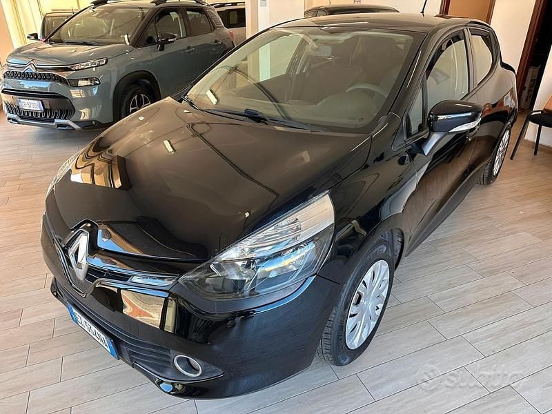 Nero Usata 2015 Renault Clio IV Tre volumi | 7500 € (Ottimo prezzo) - Immagine 1/4