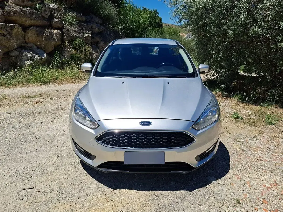 Usata Ford Focus 120 CV (88 kW) 2015 Grigio Berlina