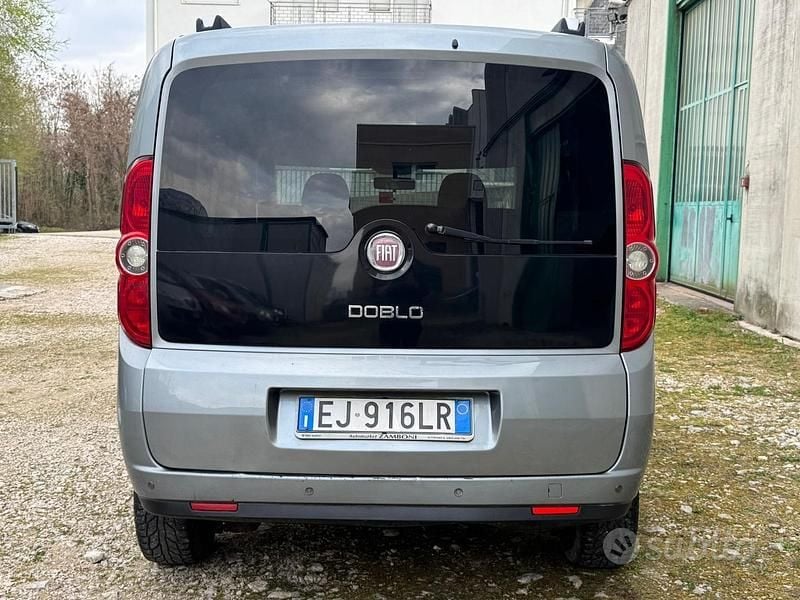 Usata Fiat Doblò Emotion 104 CV (76 kW) 2011 Grigio Monovolume