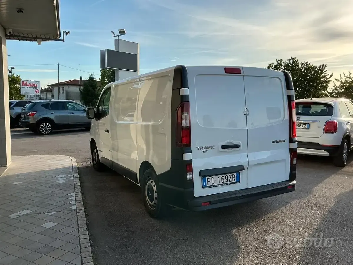 Usata Renault Trafic 120 CV (88 kW) 2016 Bianco Monovolume