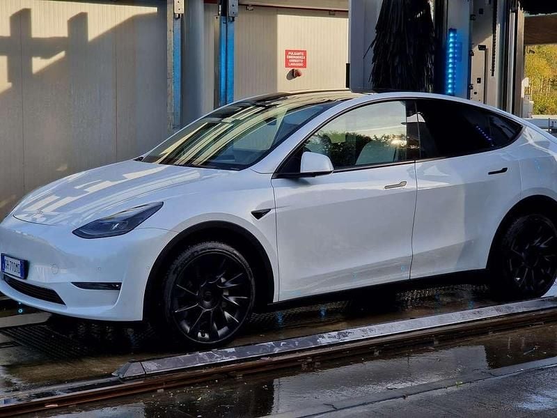 Usata 2021 Tesla Model Y SUV | 25.999 € (Ottimo prezzo) - Immagine 1/3