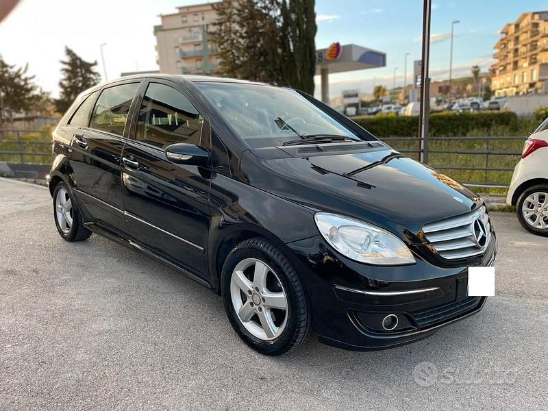 Usata Mercedes B160 95 CV (69 kW) 2012 Nero Utilitaria