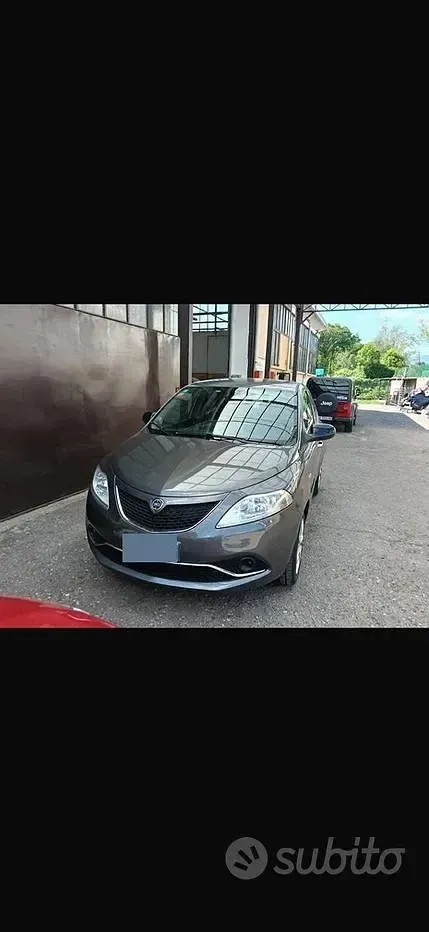 Usata Lancia Ypsilon 60 CV (44 kW) 2016 Grigio Utilitaria