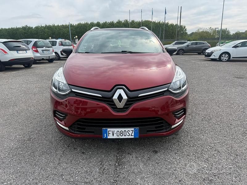 Usata Renault Clio GrandTour LIMITED 76 CV (55 kW) 2018 Rosso Station wagon