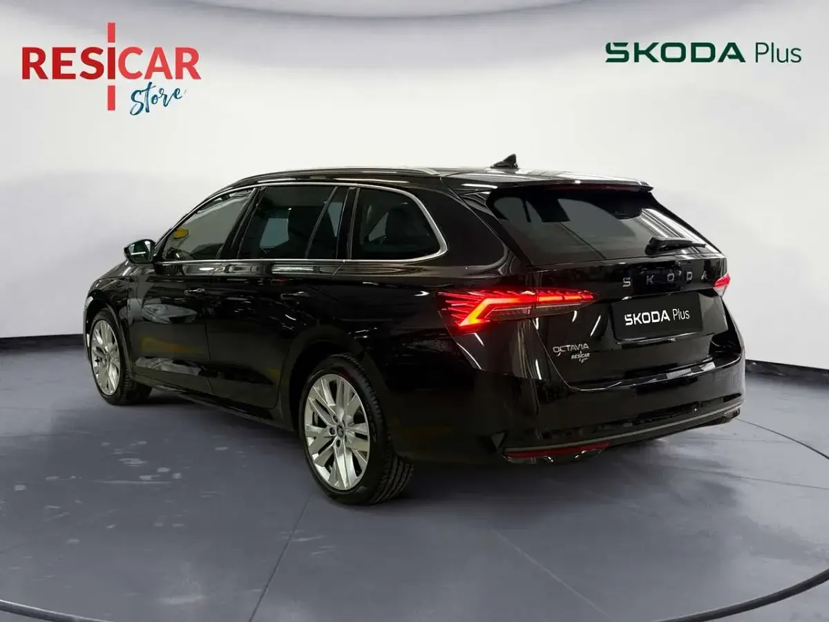 Usata Skoda Octavia Style 150 CV (110 kW) 2025 Nero metallizzato Station wagon