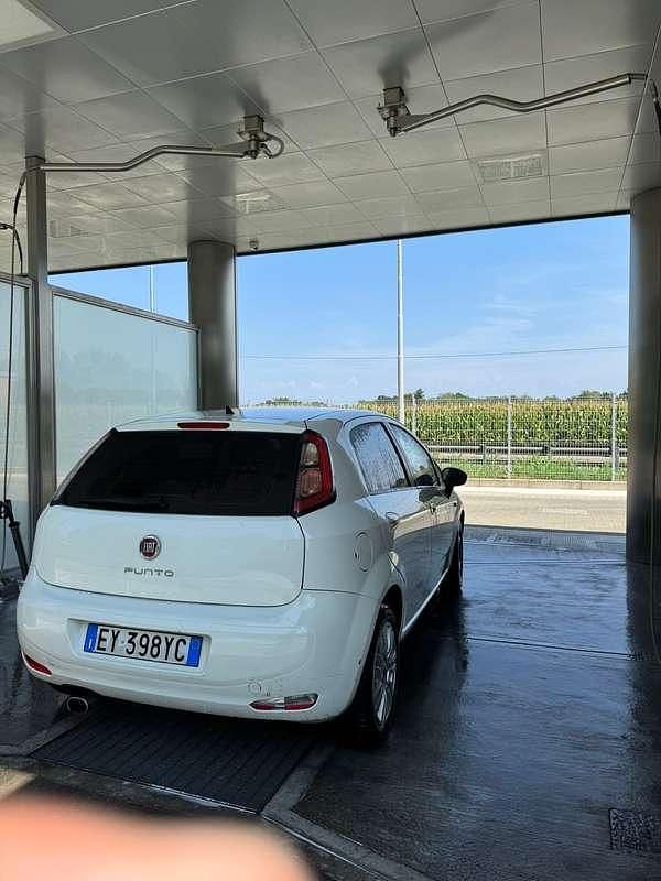 Usata Fiat Punto Lounge 77 CV (56 kW) 2015 Berlina