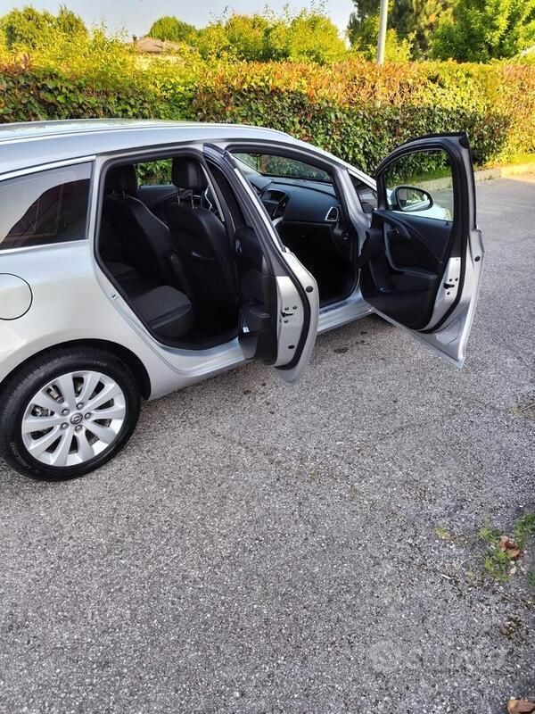 Usata Opel Astra 136 CV (100 kW) 2015 Grigio Station wagon