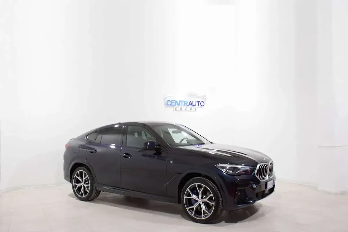 Usata BMW X6 M Sport 286 CV (210 kW) 2023 Blu/azzurro SUV