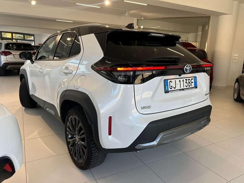 Usata Toyota Yaris Hybrid 92 CV (67 kW) 2022 Bianco Station wagon