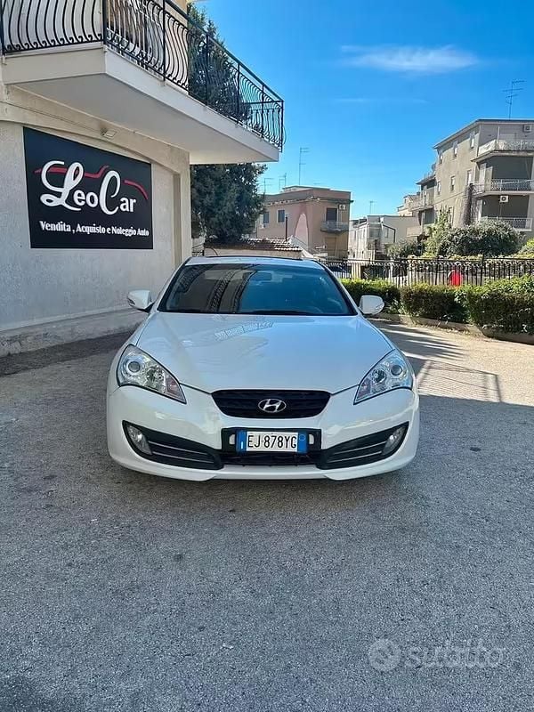 Usata Hyundai Genesis Sport 213 CV (156 kW) 2011 Bianco Coupé