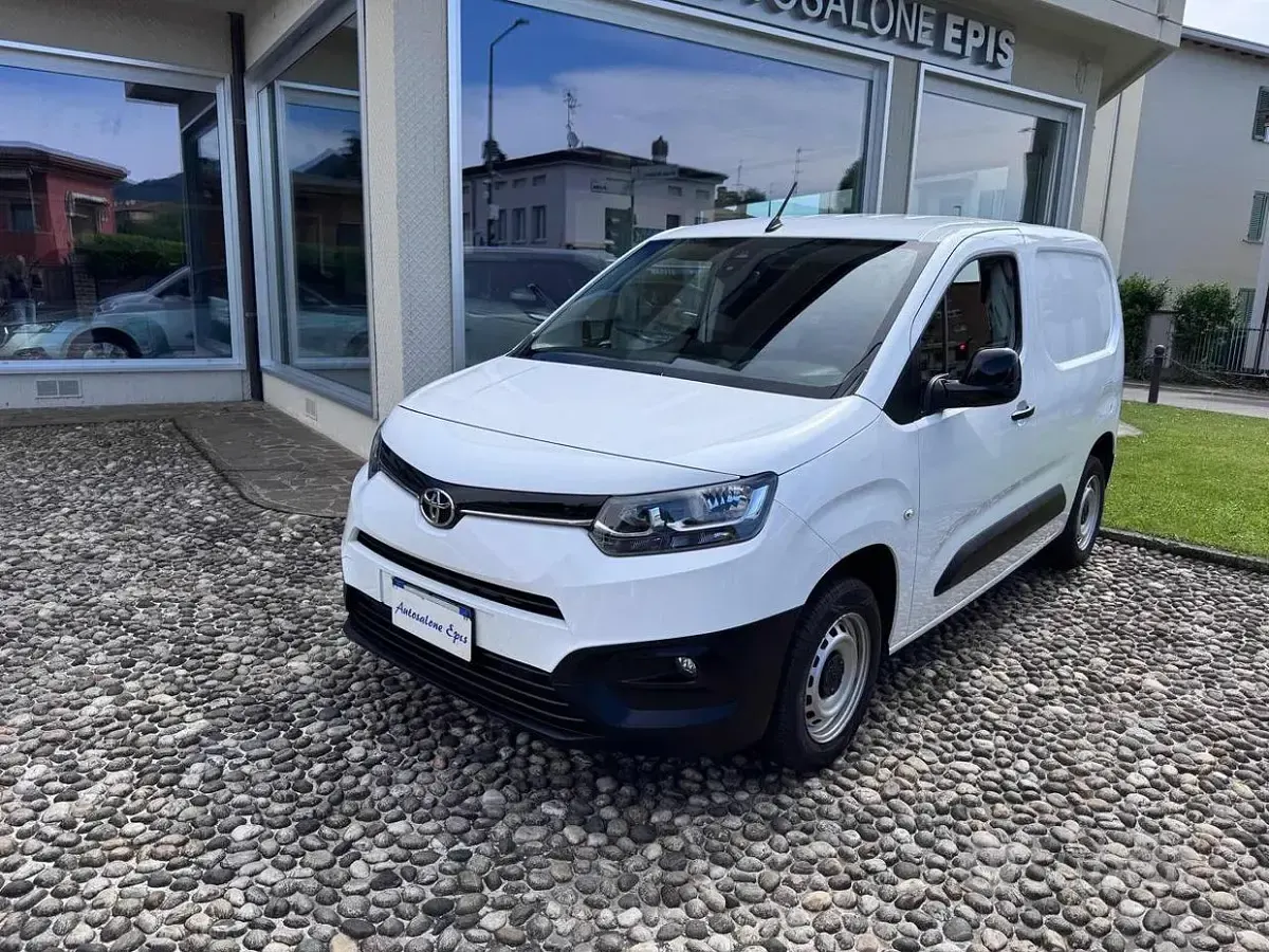 Usata Toyota Proace City City 102 CV (75 kW) 2022 Bianco Monovolume