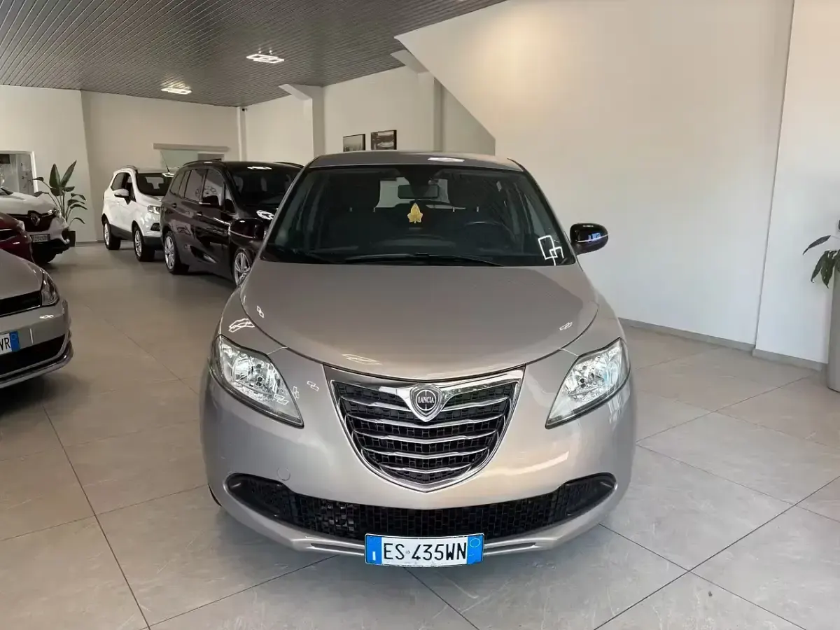 Usata Lancia Ypsilon S 86 CV (63 kW) 2014 Argento Utilitaria