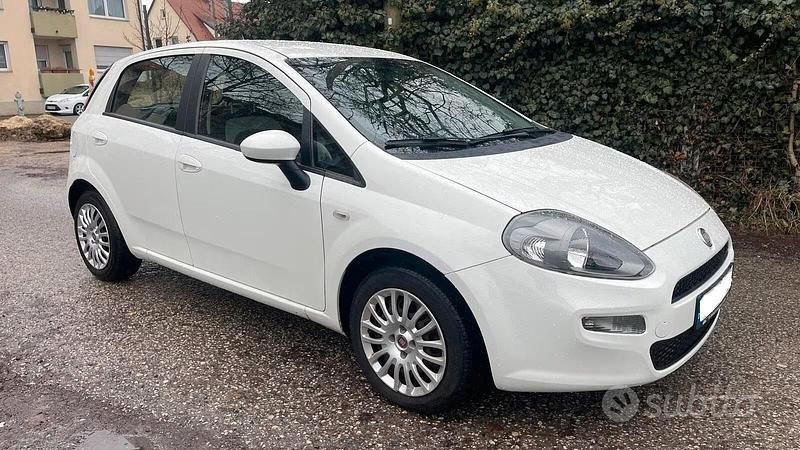 Usata Fiat Punto Pop 77 CV (56 kW) 2012 Bianco Utilitaria