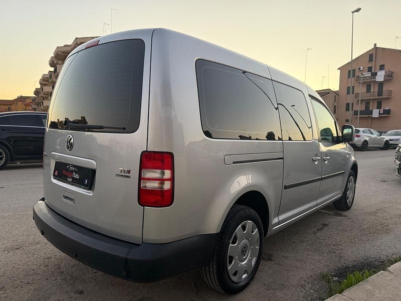 Usata VW Caddy Maxi Comfortline 101 CV (74 kW) 2012 Grigio Monovolume