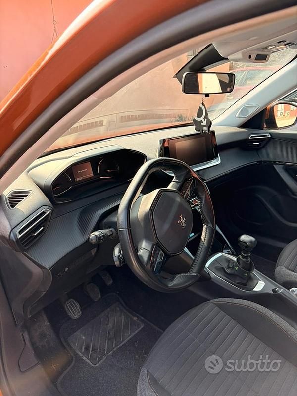 Usata Peugeot 2008 Active 102 CV (75 kW) 2020 SUV