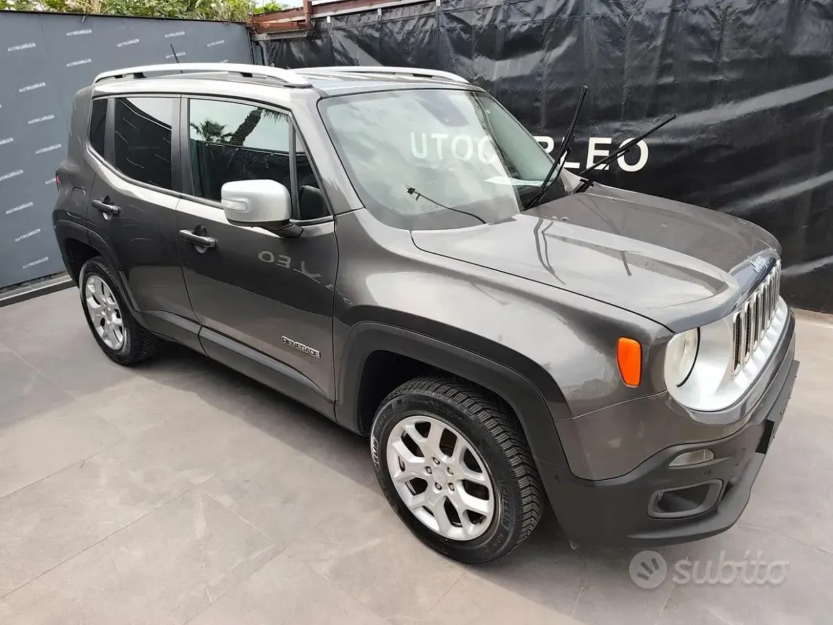 Usata Jeep Renegade Limited 140 CV (102 kW) 2016 Grigio SUV