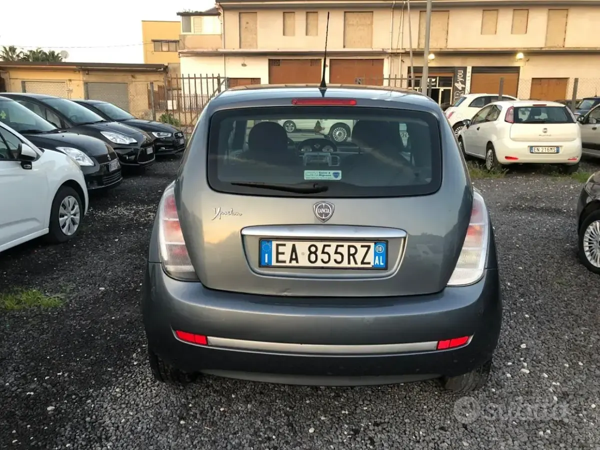 Usata Lancia Ypsilon 60 CV (44 kW) 2010 Grigio Utilitaria