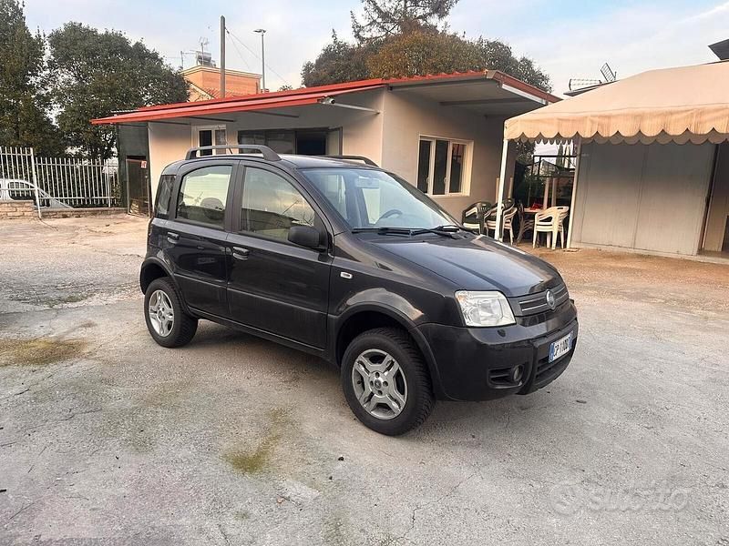 Nero Usata 2005 Fiat Panda 4x4 Climbing Due volumi | 4200 € (Buon prezzo) - Immagine 1/4