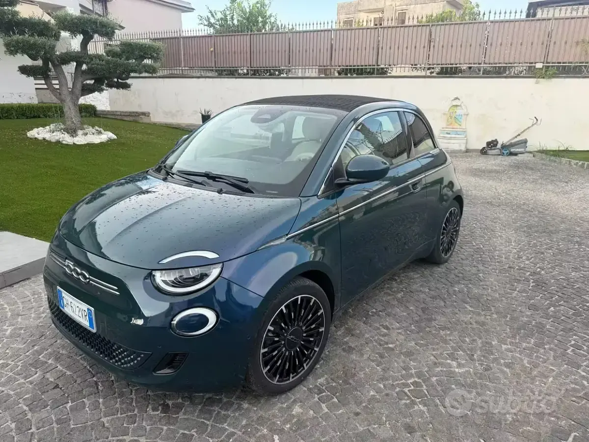 Usata Fiat 500e La Prima 42 kW (58 CV) 2022 Blu Cabrio