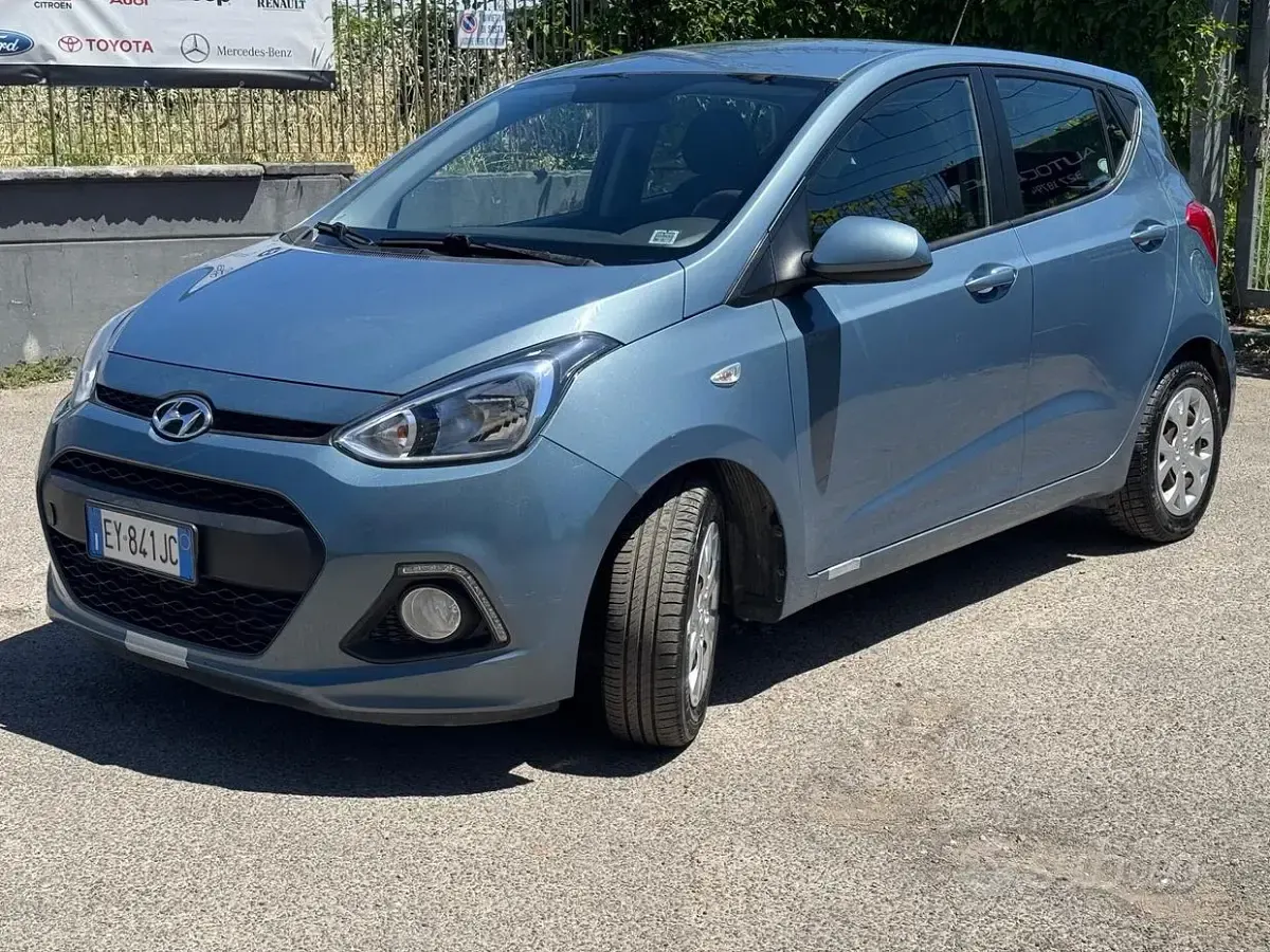 Usata Hyundai i10 Edition 67 CV (49 kW) 2015 Bluazzurro Utilitaria