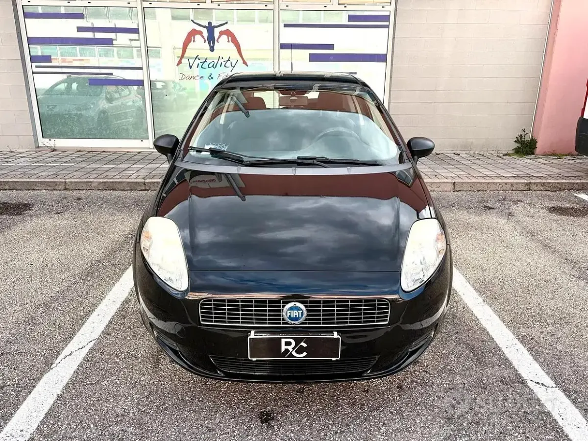 Usata Fiat Grande Punto Active 65 CV (47 kW) 2006 Nero Utilitaria