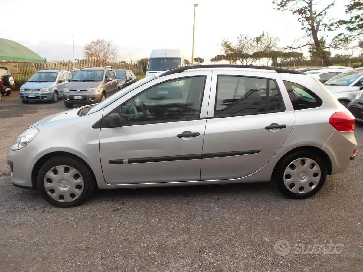 Usata Renault Clio II Dynamique 75 CV (55 kW) 2008 Grigio Berlina