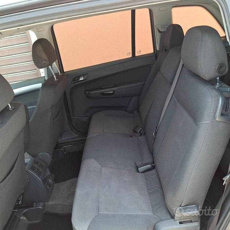 Usata Opel Zafira 125 CV (91 kW) 2012 Grigio Monovolume