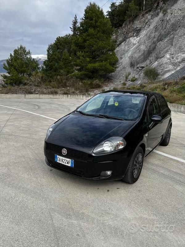 Usata Fiat Punto 69 CV (50 kW) 2010 Nero Utilitaria