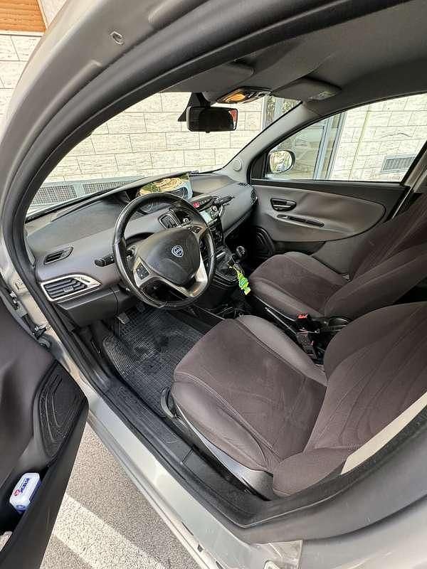 Usata Lancia Ypsilon Gold 80 CV (58 kW) 2015 Utilitaria