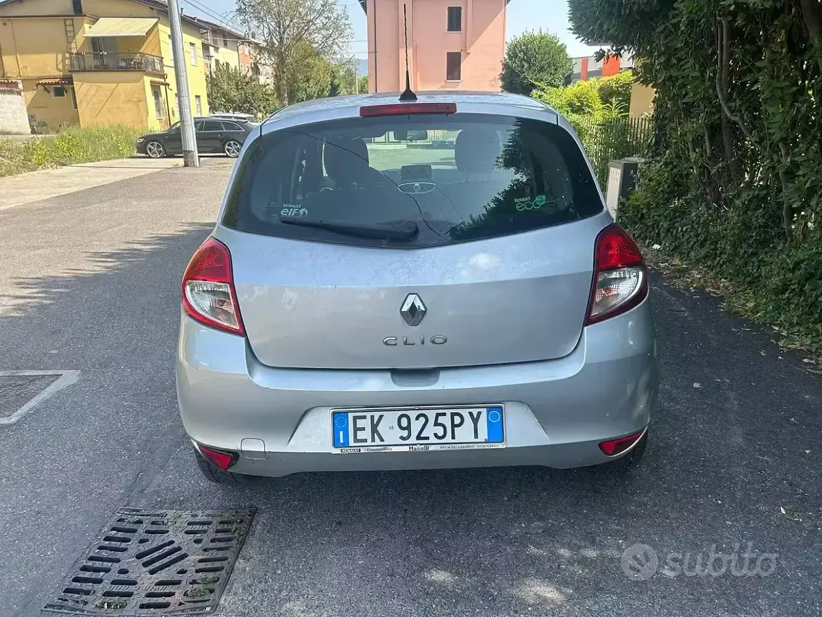 Usata Renault Clio 75 CV (55 kW) 2011 Grigio Utilitaria