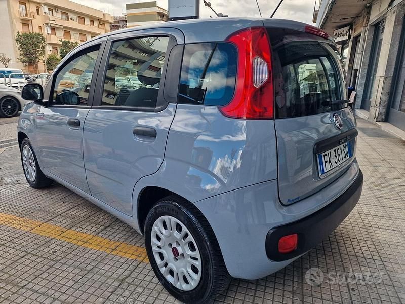 Blu Usata 2017 Fiat Panda Easy Due volumi | 9900 € (Cara) - Immagine 1/4