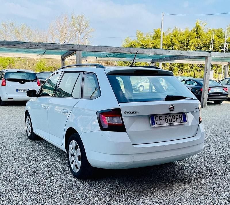 Usata Skoda Fabia Business Line 90 CV (66 kW) 2016 Bianco Station wagon
