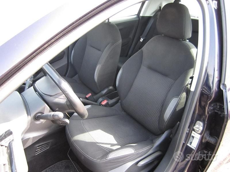 Usata Peugeot 208 75 CV (55 kW) 2016 Blu Utilitaria